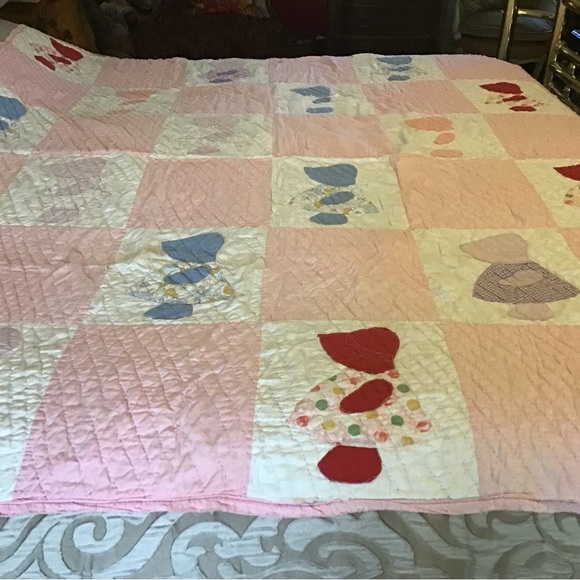 Other - VINTAGE HOMEMADE QUILT, 74 x 64 in, Holly Hobby Pattern